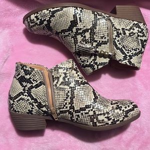 Mata snakeprint boots